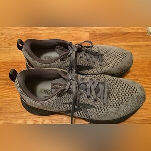 Brooks athletic shoes 
Men size  8.5 
Gray/black
Good condition